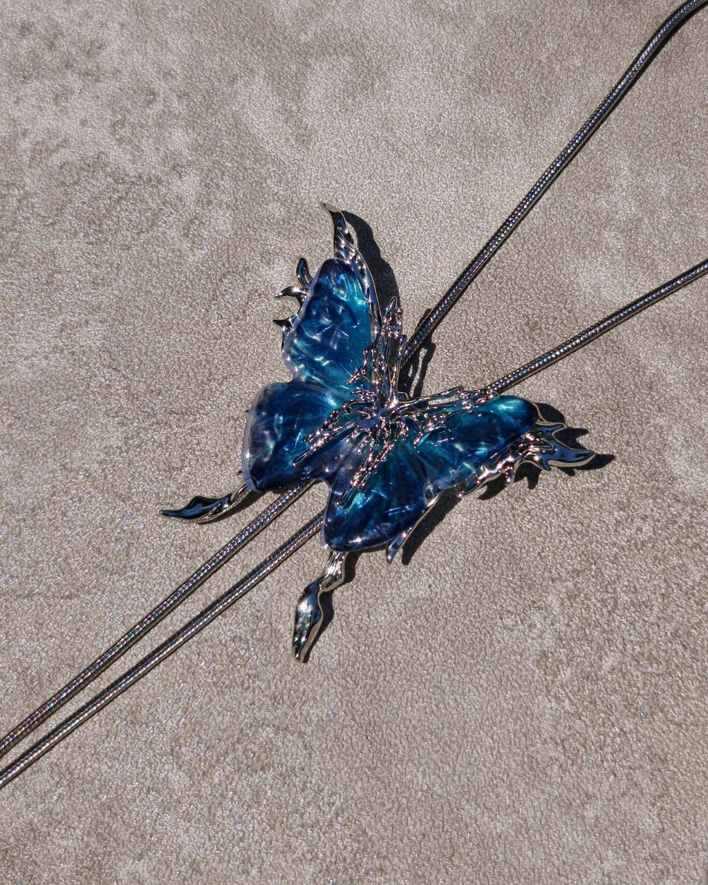 Flutter Cage Necklace - Nikaneko