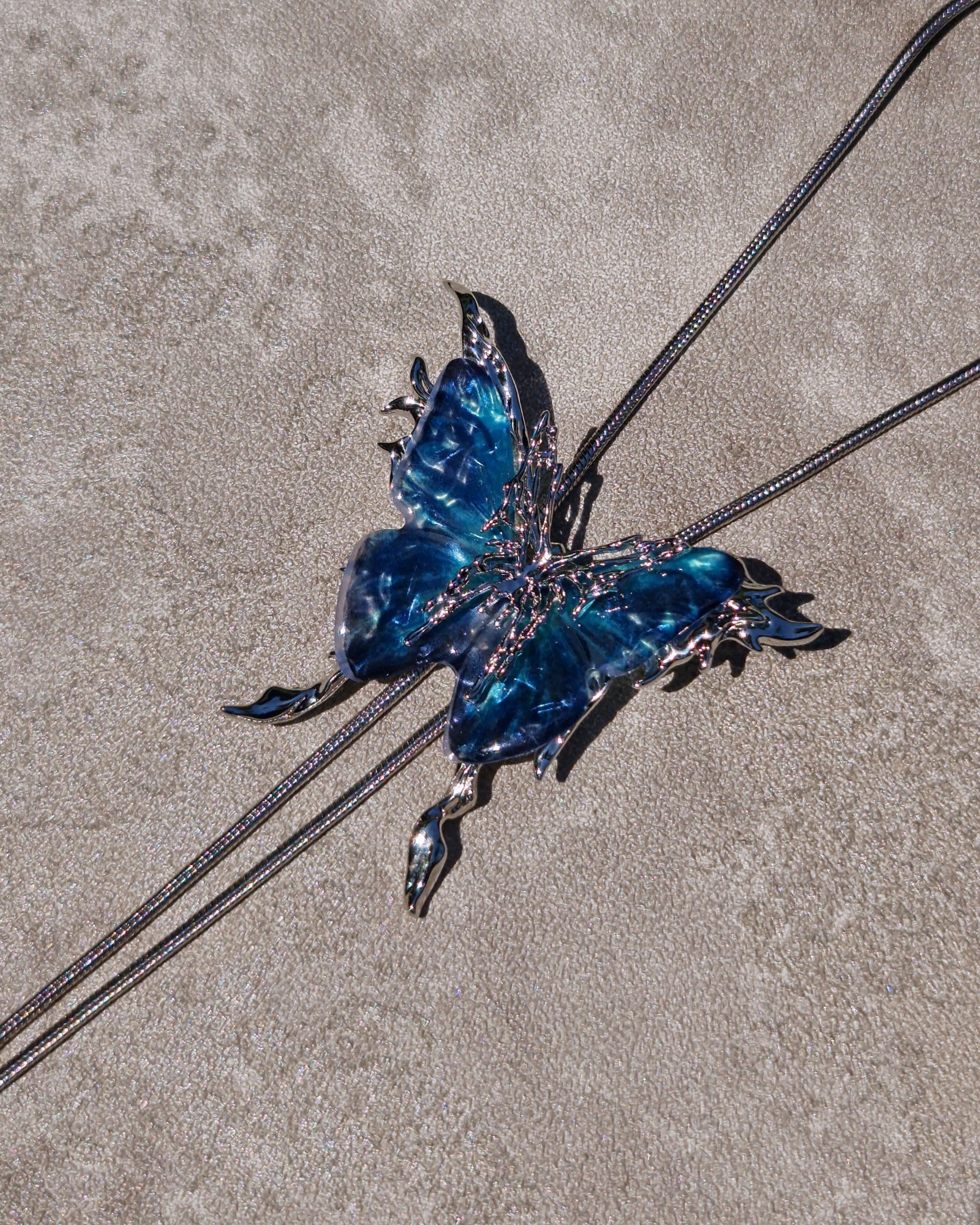Flutter Cage Necklace - Nikaneko