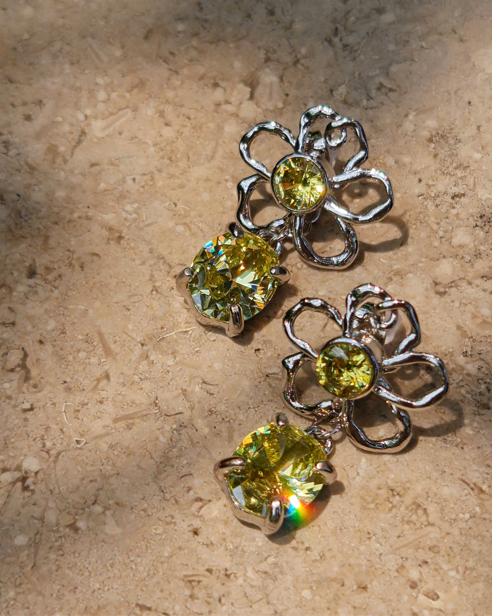 Green Bloom Earrings - Nikaneko