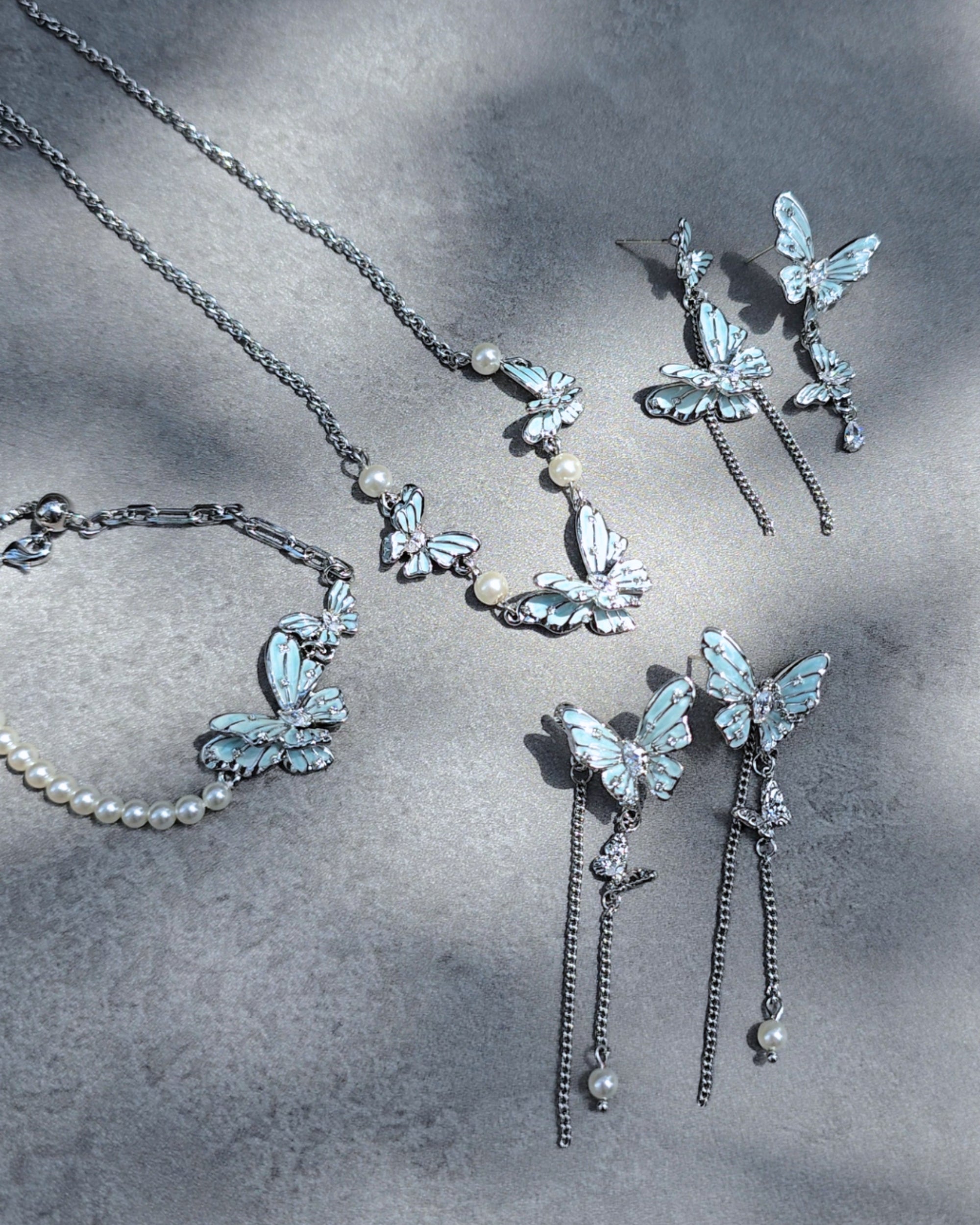 Minty Dew Butterfly Mismatched Earrings - Nikaneko