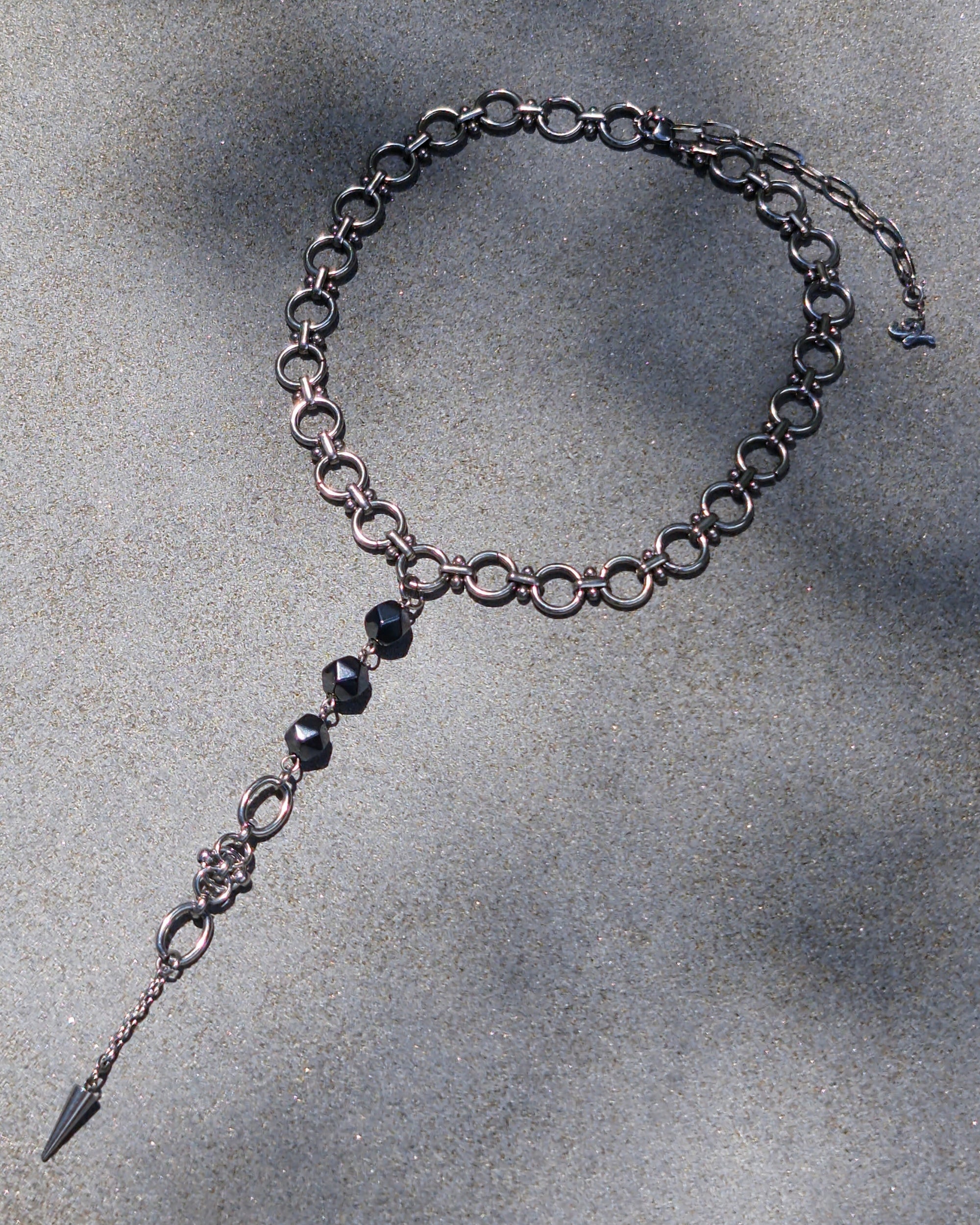 Shadow Spike Choker Necklace - Nikaneko