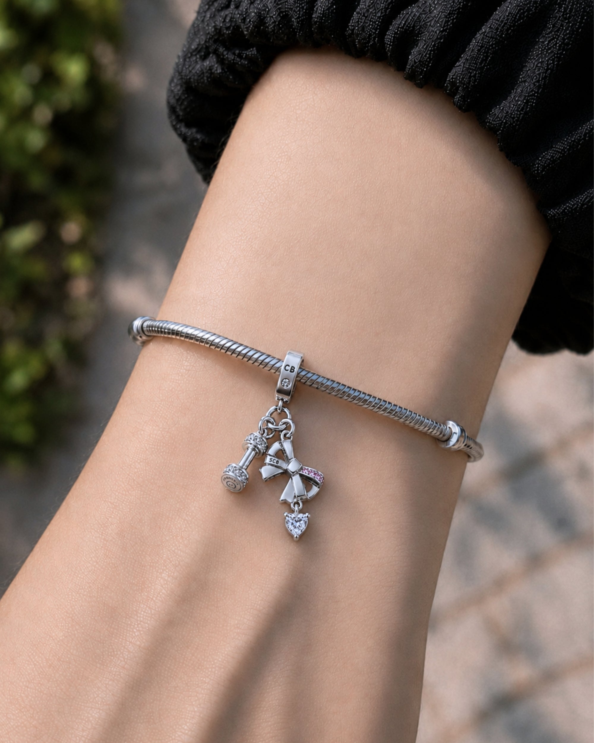 Changbin Bow & Dumbbell Charm