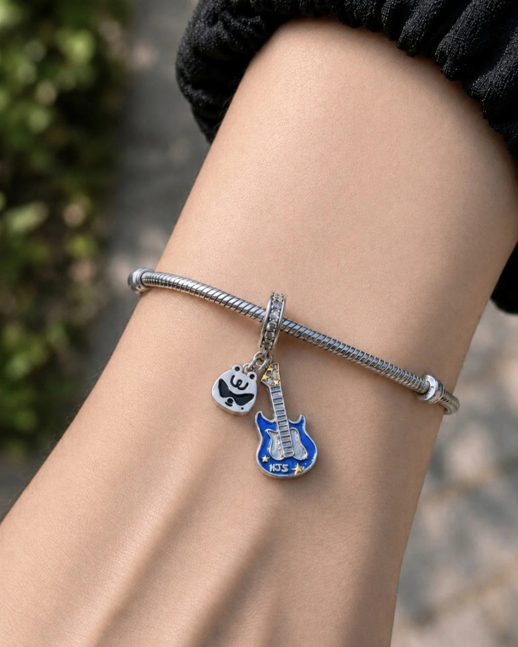 Han Rockstar Guitar Charm